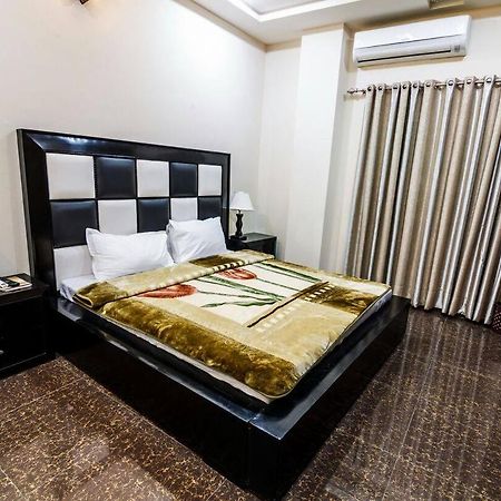 Midway Hotel & Restaurant Sadiqabad المظهر الخارجي الصورة