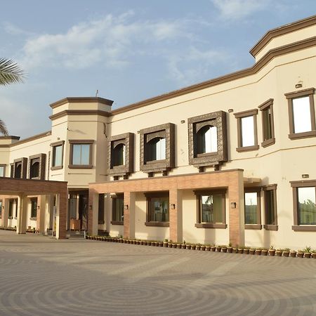 Midway Hotel & Restaurant Sadiqabad المظهر الخارجي الصورة