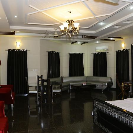 Midway Hotel & Restaurant Sadiqabad المظهر الخارجي الصورة