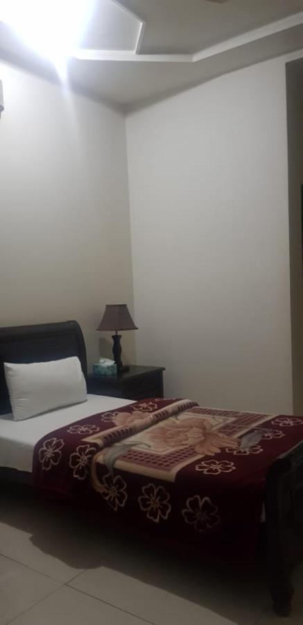 Midway Hotel & Restaurant Sadiqabad المظهر الخارجي الصورة