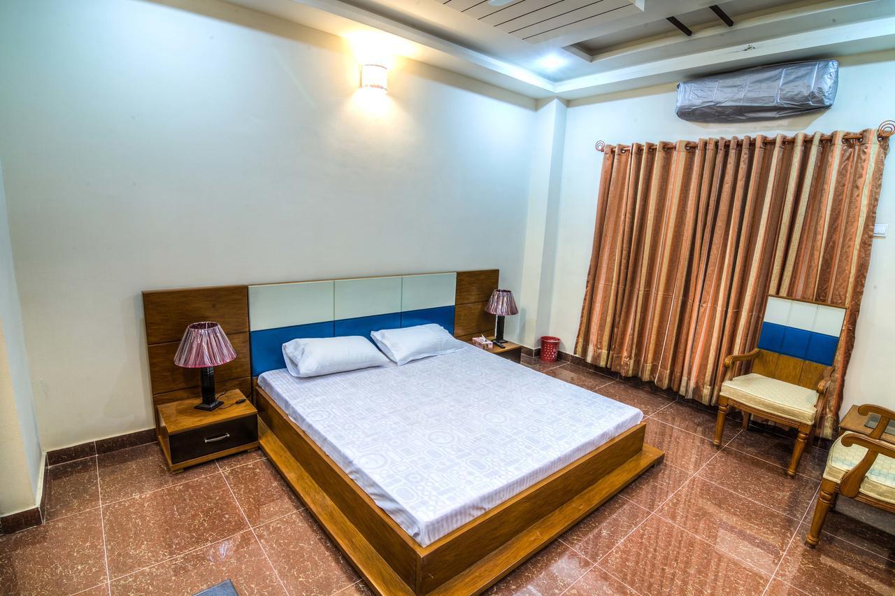Midway Hotel & Restaurant Sadiqabad المظهر الخارجي الصورة