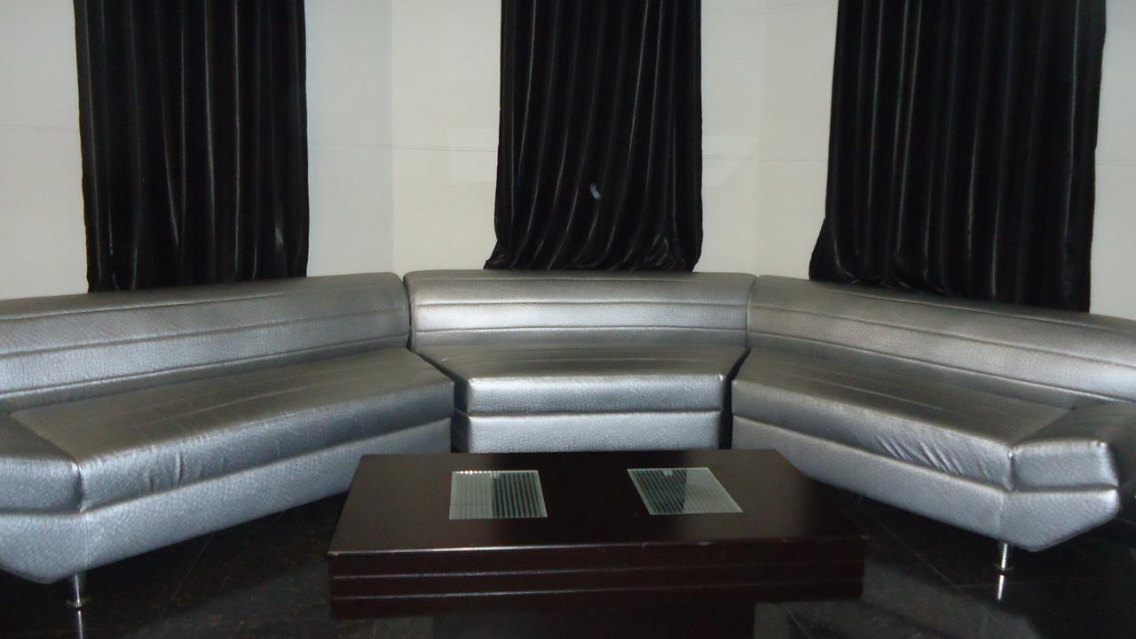 Midway Hotel & Restaurant Sadiqabad المظهر الخارجي الصورة