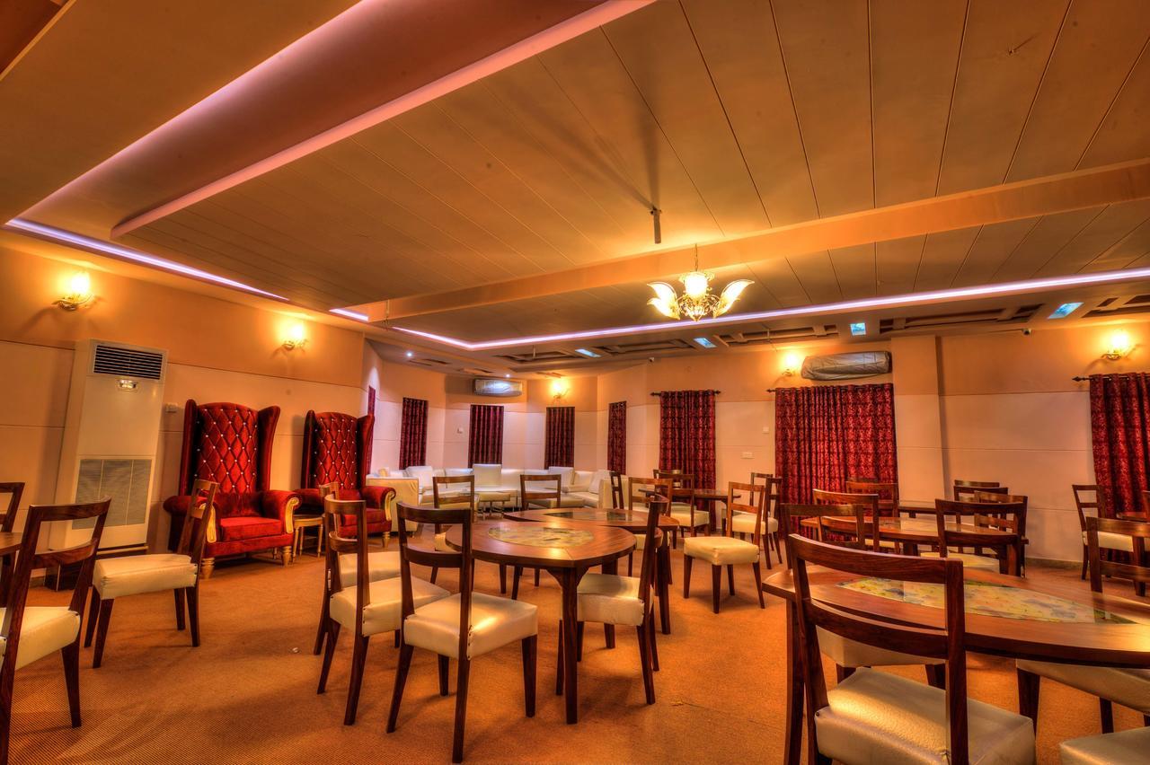 Midway Hotel & Restaurant Sadiqabad المظهر الخارجي الصورة