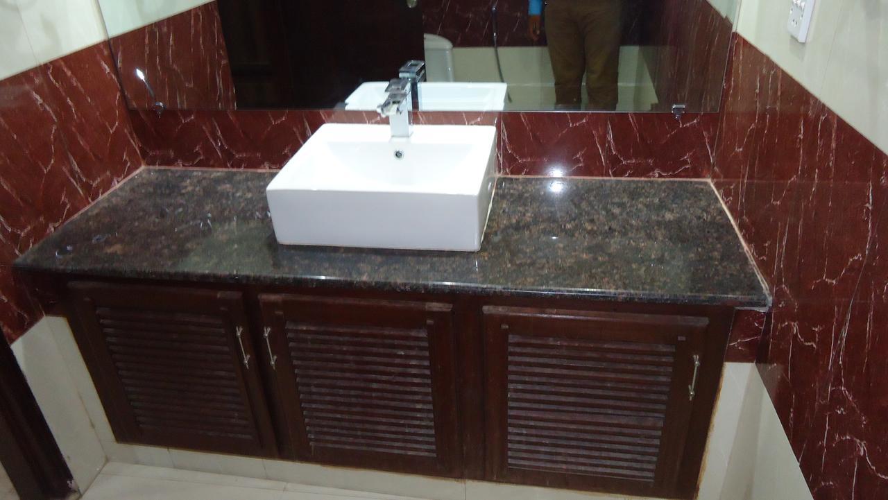 Midway Hotel & Restaurant Sadiqabad المظهر الخارجي الصورة