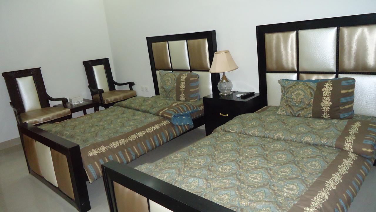 Midway Hotel & Restaurant Sadiqabad المظهر الخارجي الصورة