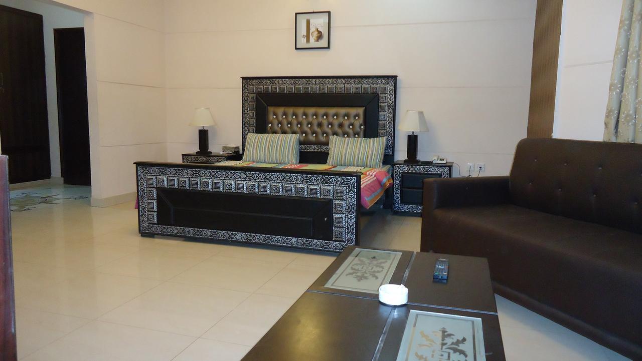 Midway Hotel & Restaurant Sadiqabad المظهر الخارجي الصورة