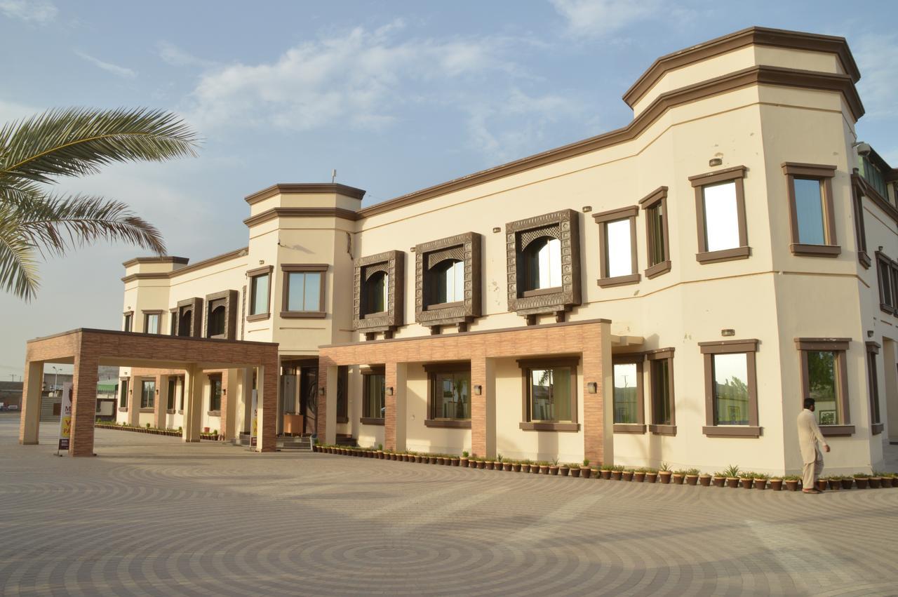 Midway Hotel & Restaurant Sadiqabad المظهر الخارجي الصورة