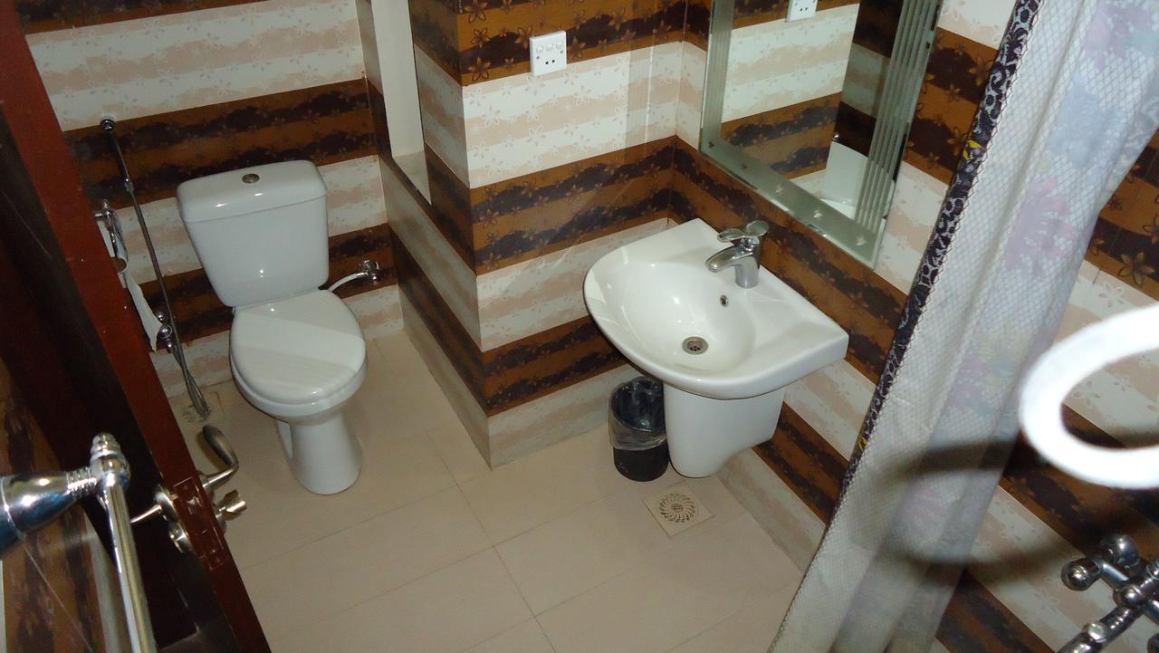 Midway Hotel & Restaurant Sadiqabad المظهر الخارجي الصورة