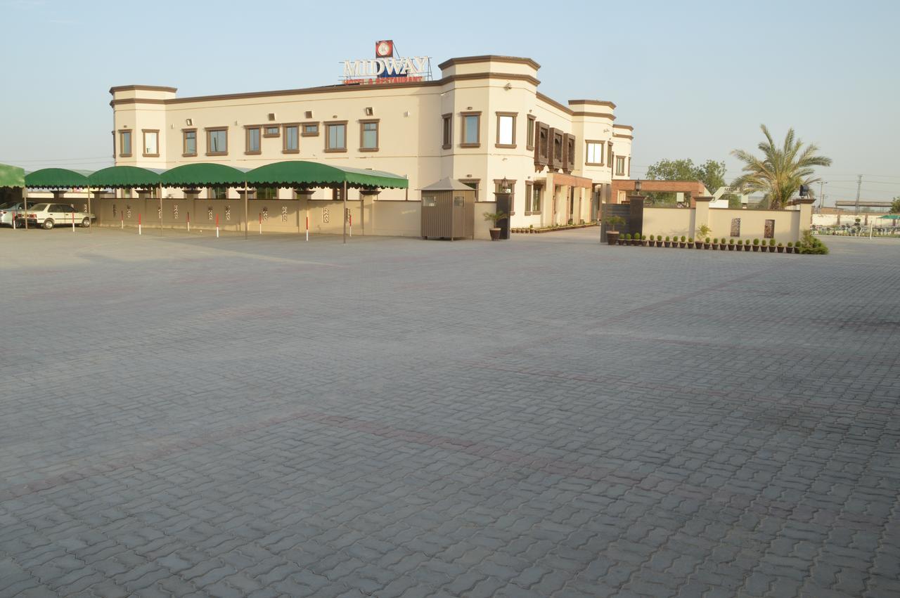 Midway Hotel & Restaurant Sadiqabad المظهر الخارجي الصورة