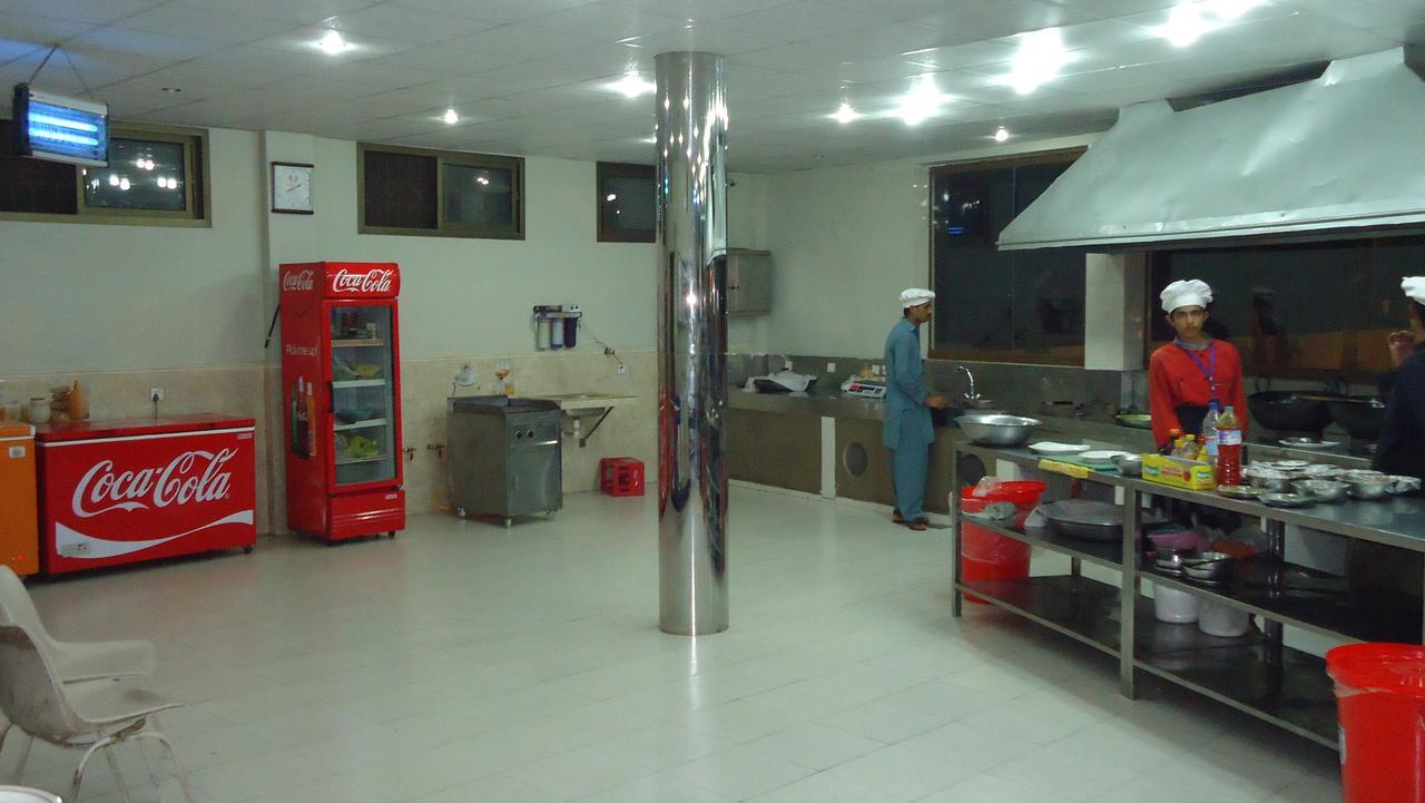 Midway Hotel & Restaurant Sadiqabad المظهر الخارجي الصورة