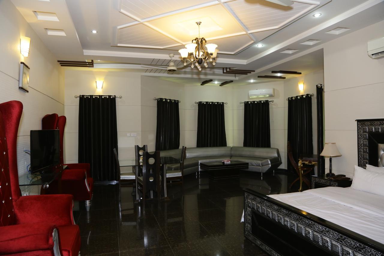 Midway Hotel & Restaurant Sadiqabad المظهر الخارجي الصورة