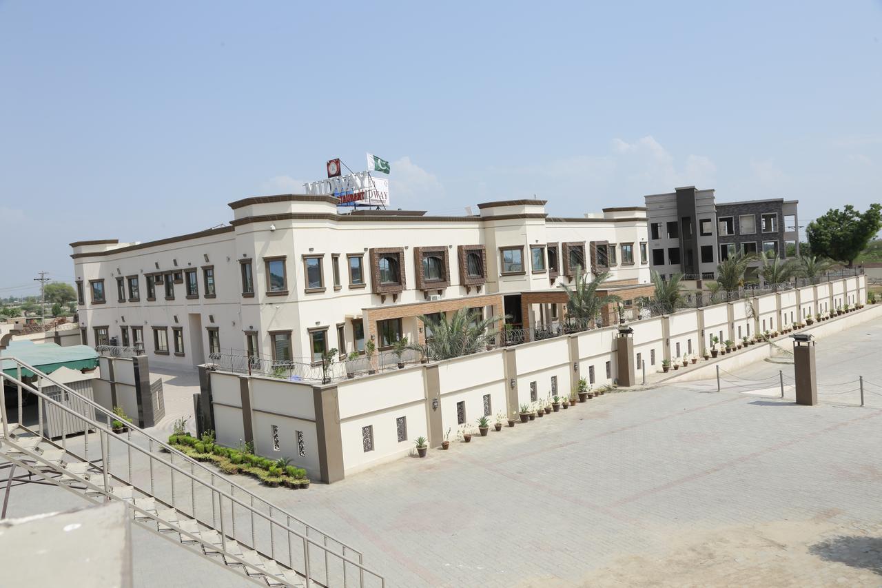 Midway Hotel & Restaurant Sadiqabad المظهر الخارجي الصورة