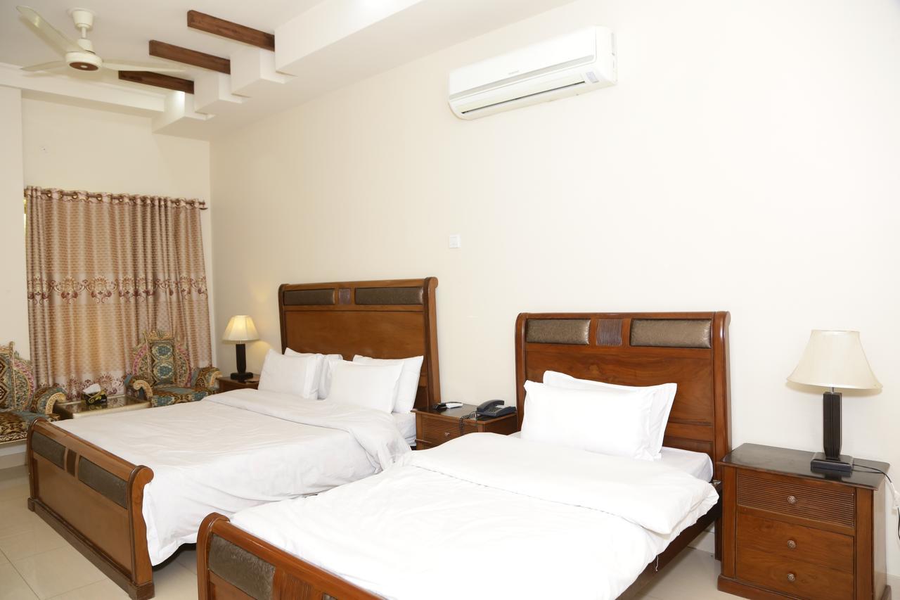 Midway Hotel & Restaurant Sadiqabad المظهر الخارجي الصورة