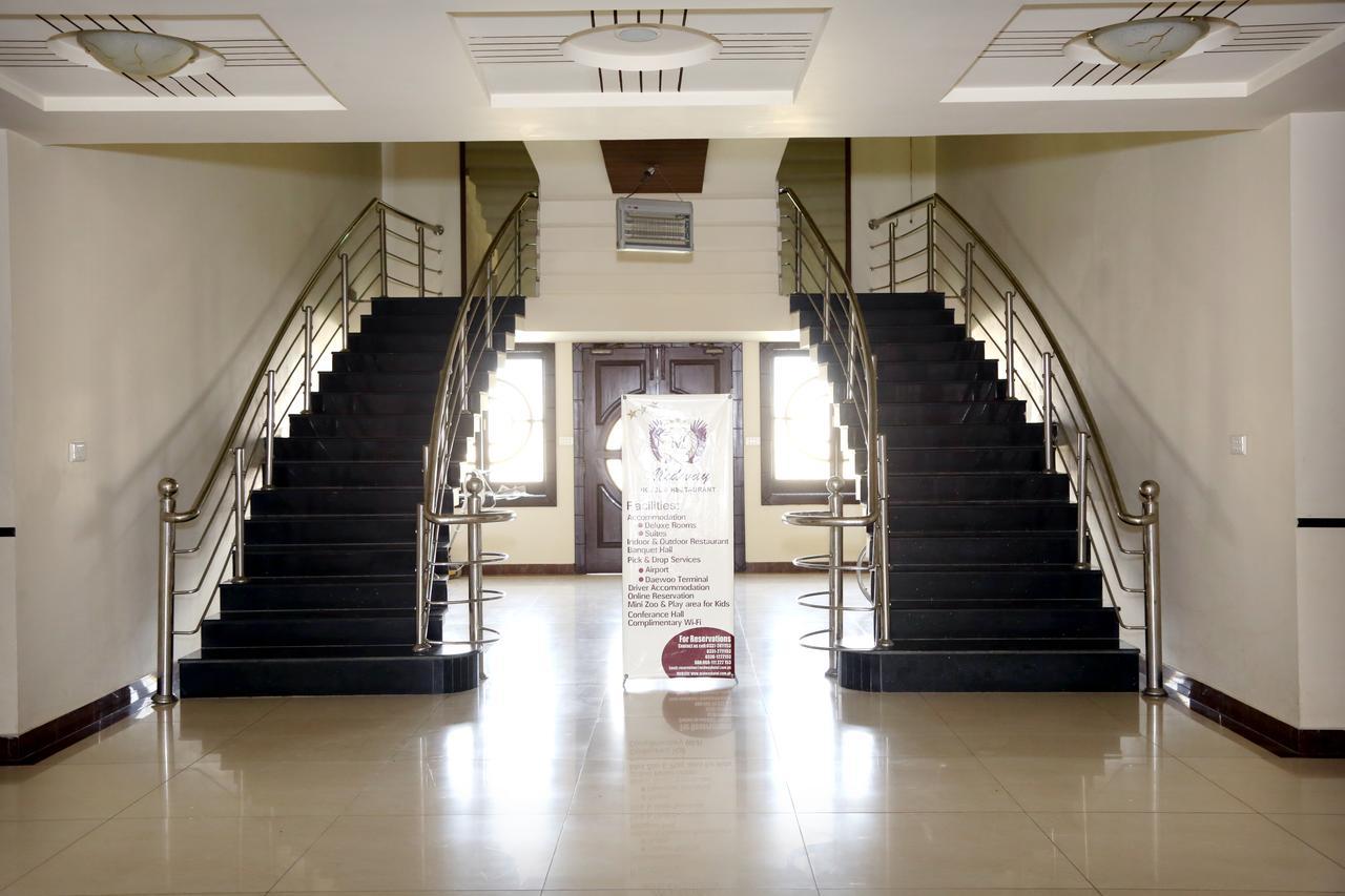 Midway Hotel & Restaurant Sadiqabad المظهر الخارجي الصورة