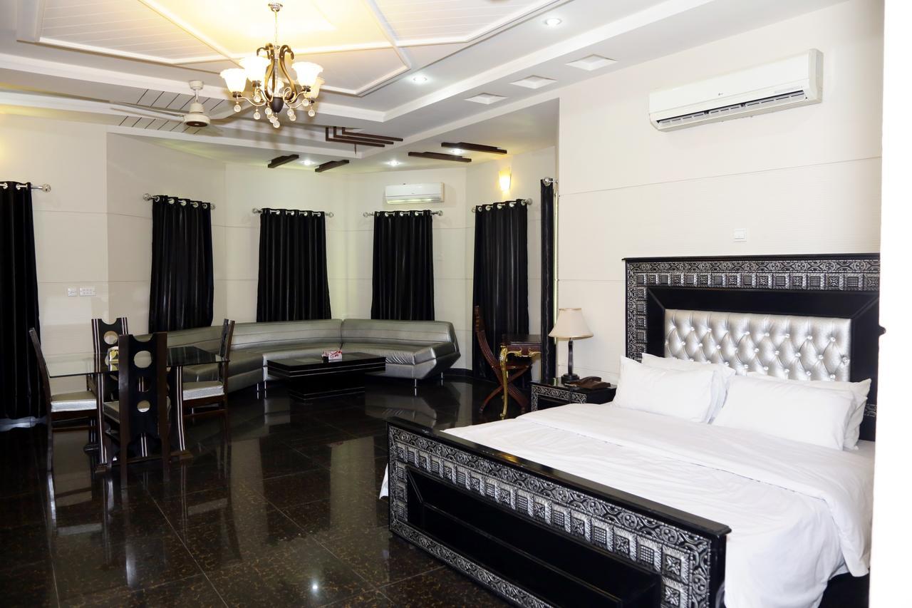 Midway Hotel & Restaurant Sadiqabad المظهر الخارجي الصورة
